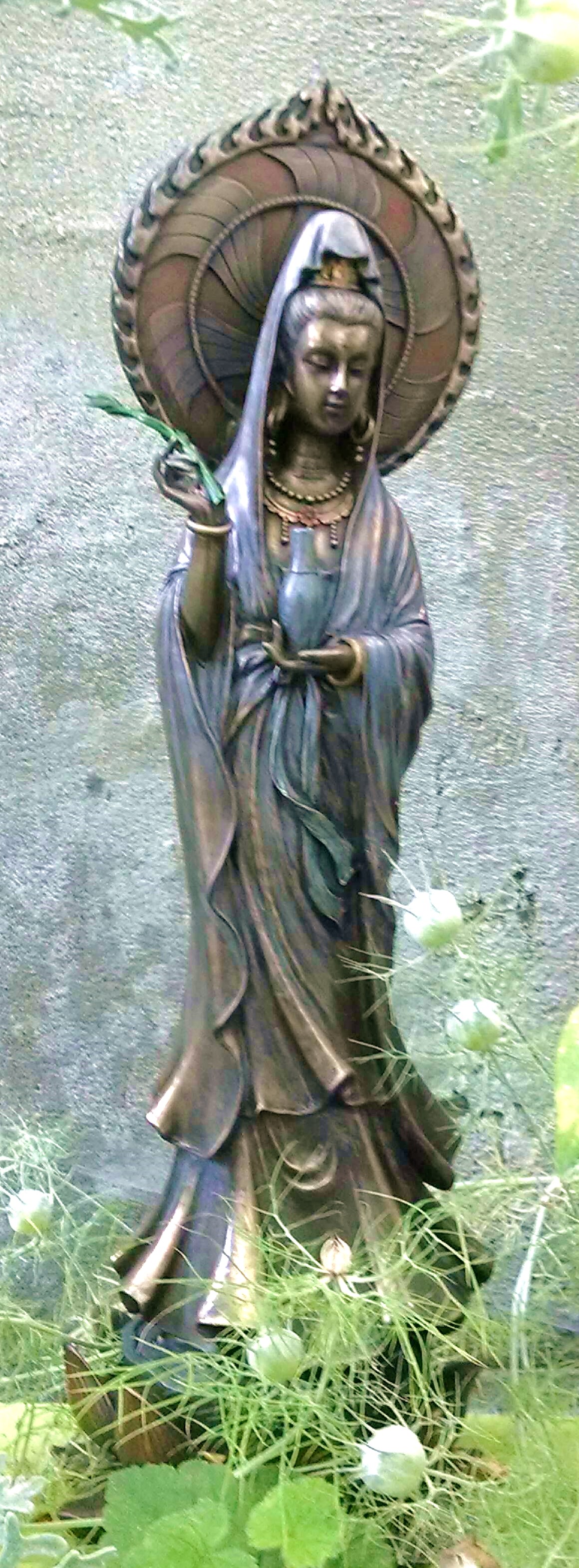 kwan yin statue